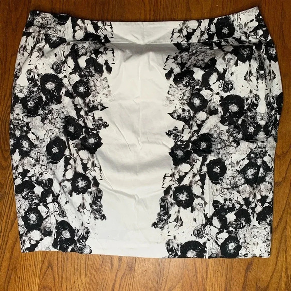 Lane Bryant Women’s Plus Skirt Size 26 - Picture 1 of 4